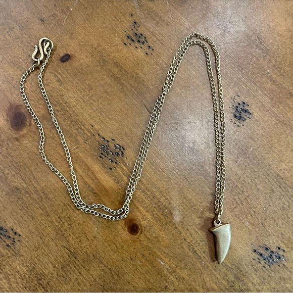 shark tooth necklace - Picture 1 of 4